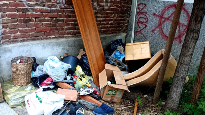 Via Felice Monaco: la discarica continua a crescere