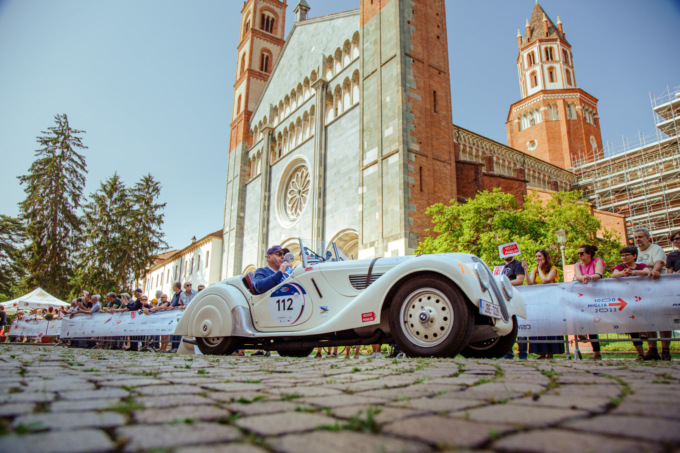 Domani, martedì 11 giugno, la Mille Miglia tornerà ad emozionare Vercelli