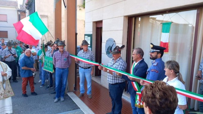Taglio del nastro per la nuova sede degli Alpini di Borgo d’Ale