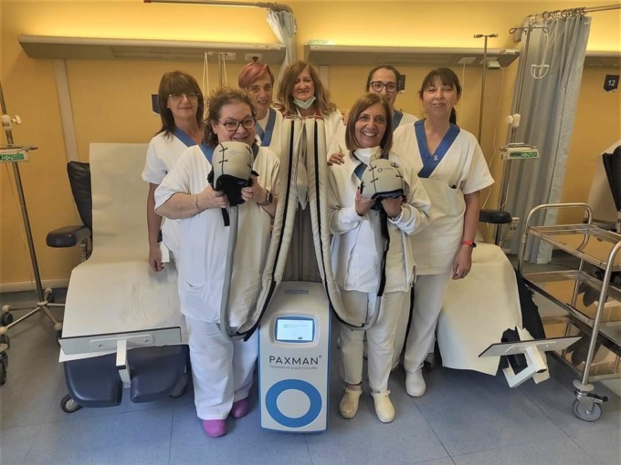 Una cuffia contro la caduta dei capelli durante la chemioterapia al S. Andrea di Vercelli
