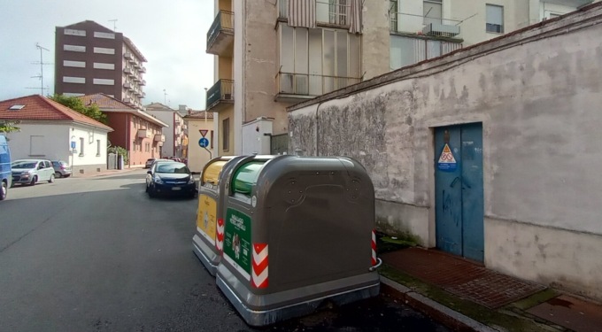 Nuovi Cassonetti: “in via Righi ne servono di più”