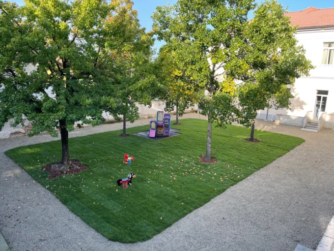 Nuova area verde nel cortile delle scuole materne di Bianzè
