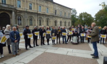 Restiamo umani: raccolte 668 firme per i migranti di piazza Mazzini