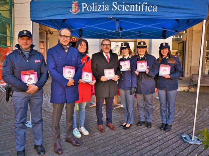 Questo non è amore: la Polizia di Stato in piazza con le donne