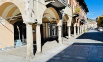 “Vetrine in Luce”: negozi chiusi diventano spazi espositivi a Gattinara