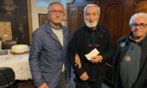 I Veterani Pro Vercelli donano 250 euro a padre Colombo