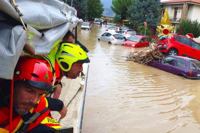 I Vigili del fuoco di Vercelli impegnati nell’alluvione di Campi Bisenzio – FOTOGALLERY