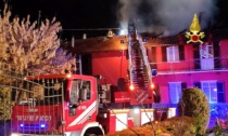 Tetto in fiamme nel Torinese: intervengono i vigili del fuoco di Livorno Ferraris