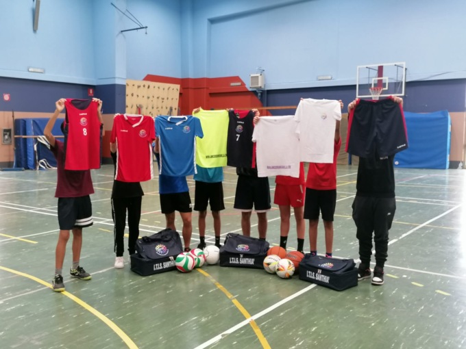 Nuove divise atletiche per il Gruppo Sportivo dell’Itis “Galilei” di Santhià