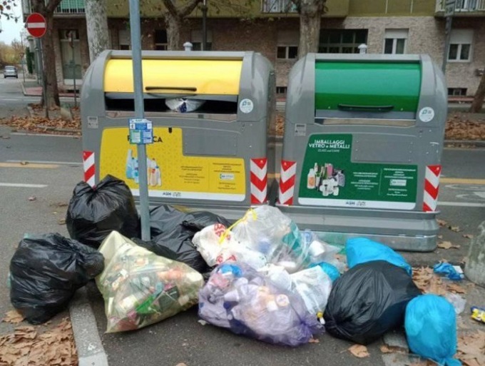 Ancora rifiuti abbandonati a Vercelli: multati sette trasgressori