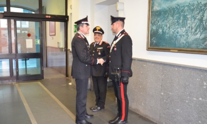 Visita del comandante Di Stasio ai carabinieri di Vercelli