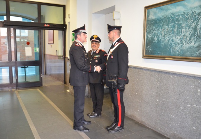 Visita del comandante Di Stasio ai carabinieri di Vercelli