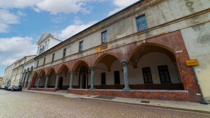 Taglio del nastro per la mostra sull’ex Ospedale di Vercelli