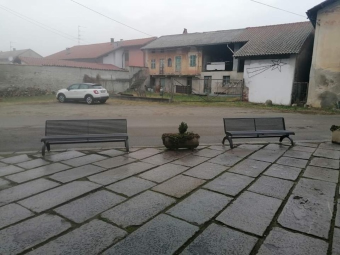 Nuovi arredi urbani a Tronzano e frazione Salomino