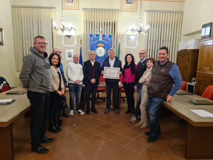 Festa a Borgo d’Ale per il pensionamento del dipendente Bruno Lando