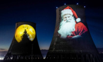 “Il Babbo Natale più grande del Mondo” sulle ex torri di raffreddamento di Trino