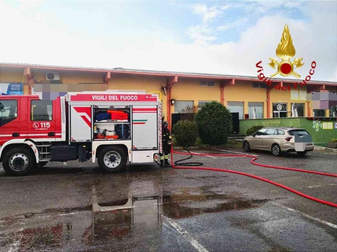 Cucina in fiamme all’interno di un ristorante di Vercelli