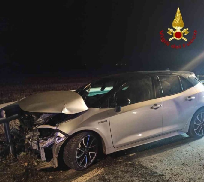 Incidente stradale a Desana: estratta una persona dalle lamiere