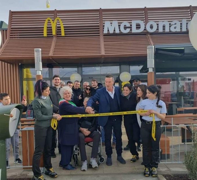 Successo per l’apertura del Mc Donald’s di Santhià