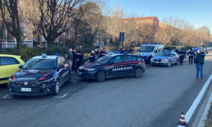 Malviventi in fuga a folle velocità in auto da Santhià a Milano inseguiti dai carabinieri