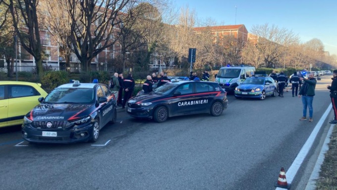 Malviventi in fuga a folle velocità in auto da Santhià a Milano inseguiti dai carabinieri