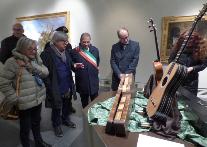 Ultimi giorni della mostra Il Legno che Canta in Arca