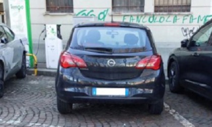 Mobilità elettrica a Vercelli: i posti di ricarica spesso occupati abusivamente