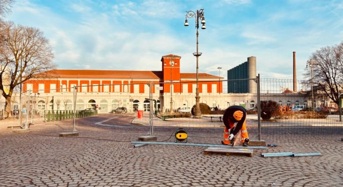 Piazza Roma a Vercelli ha la sua segnaletica verticale – FOTOGALLERY