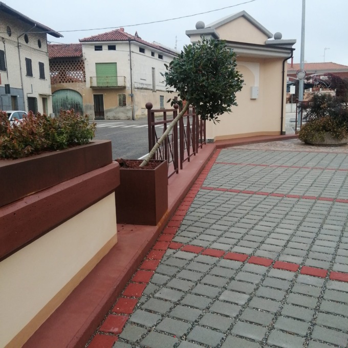Atto vandalico a Borgo d’Ale: devastato lo spazio “Donatori di sangue”