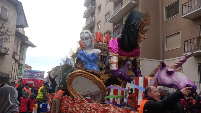 Carnevale Vercelli: ecco la prima sfilata sul percorso alternativo
