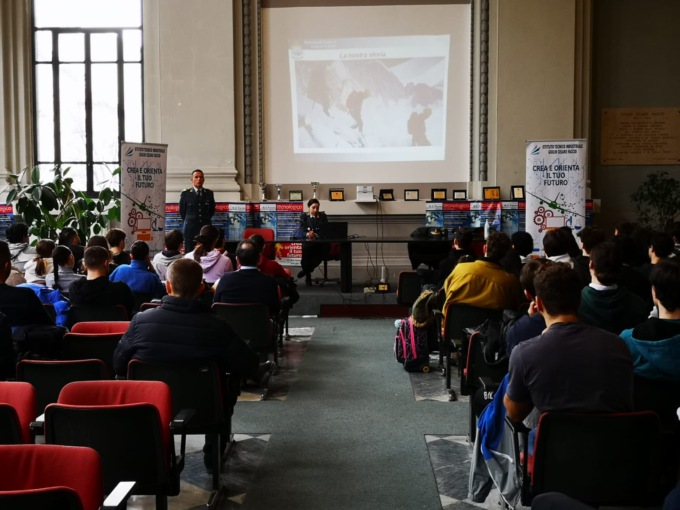 Incontro con la Guardia di Finanza all’Iti Faccio di Vercelli