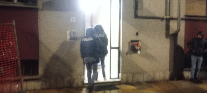 Uomo morto a Vercelli: è giallo sulle cause
