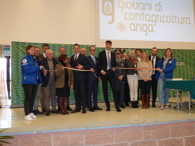 Fiera in Campo: taglio del nastro e primi visitatori negli stand