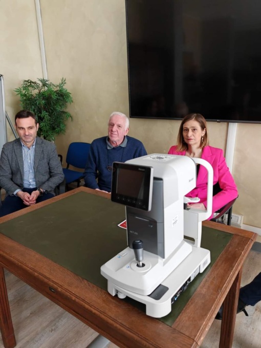 Un tonometro all’Oculistica dall’associazione 12 Dicembre