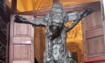 La crocefissione-deposizione di Perez in San Vittore per il periodo pasquale