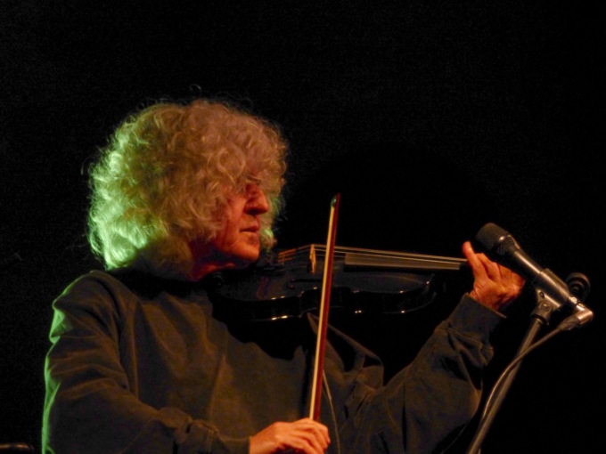 Angelo Branduardi incanta i vercellesi, in 700 lo acclamano
