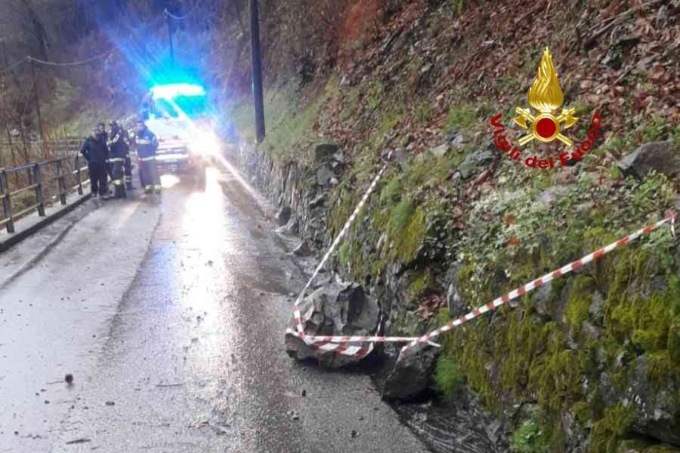Caduta di un masso sulla strada per Arboerio a Varallo