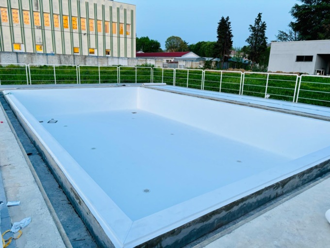 Avanzano i lavori di restyling delle piscine di via Baratto