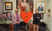 L' artista Massimo Paracchini dona un'opera alla Meeting Art