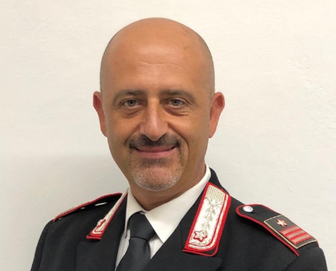 Luogotenente dei carabinieri sventa una rapina in un bar a Vercelli