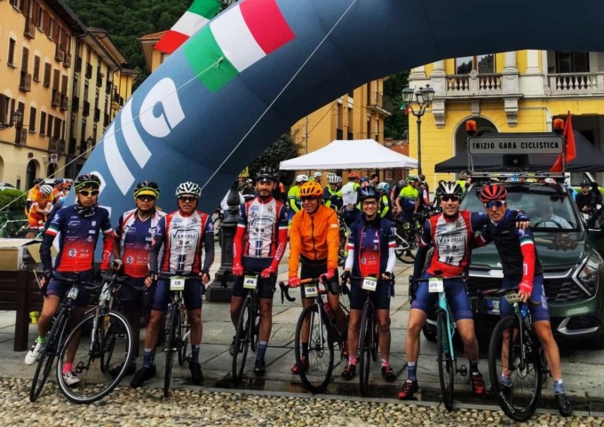 Gli atleti del Velo Club Vercelli pedalano alla grande