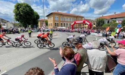 Santhià celebra il passaggio del Giro d'Italia - LA GALLERY