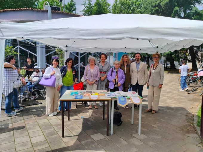 Donazione di libri per la costruzione della Biblioteca della scuola di Santhià