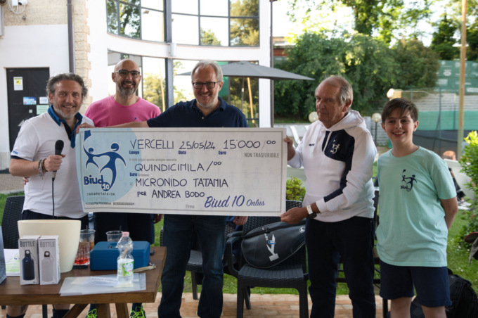 Biud 10: Trionfale torneo di padel-tennis e assegno da 15.000 euro a Tata Mia