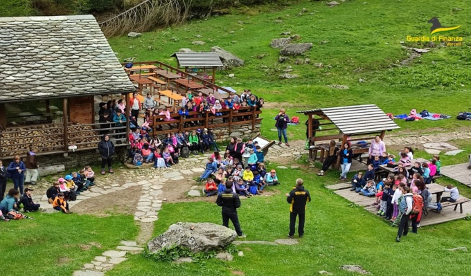 Guardia di Finanza Vercelli: un successo per le esplorazioni per gli studenti in Valsesia