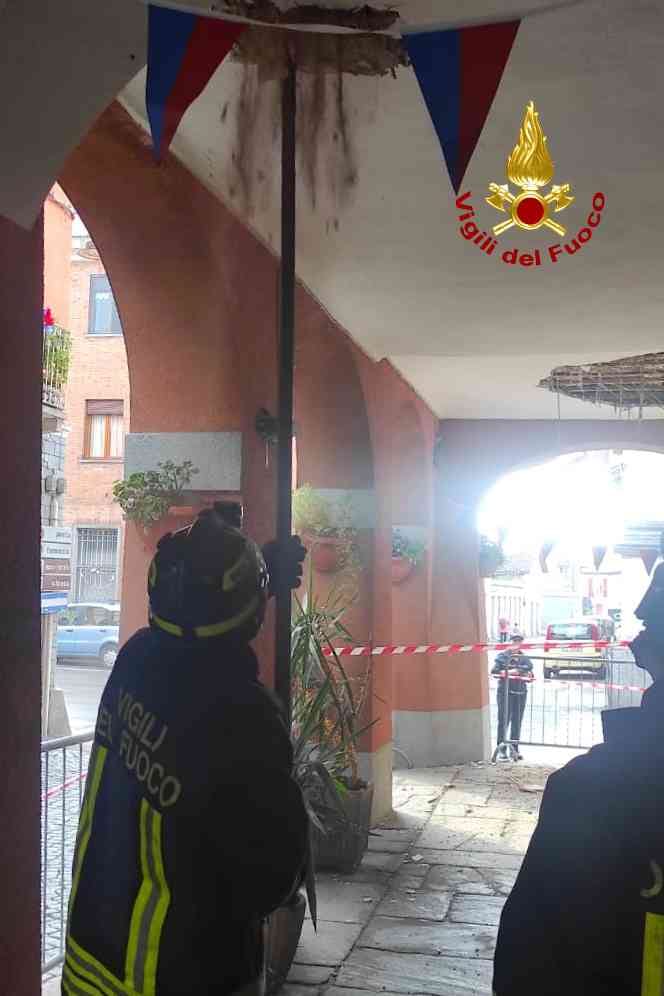 Cadono Grossi Calcinacci Dal Soffito Dei Portici In Centro A Livorno Ferraris Prima Vercelli