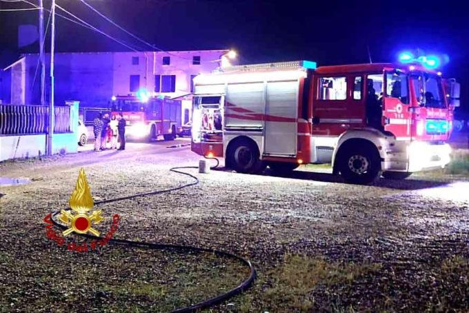 Nella notte va a fuoco un’auto a Palazzolo