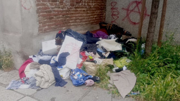 Discarica in via Monaco e degrado in piazza Mazzini