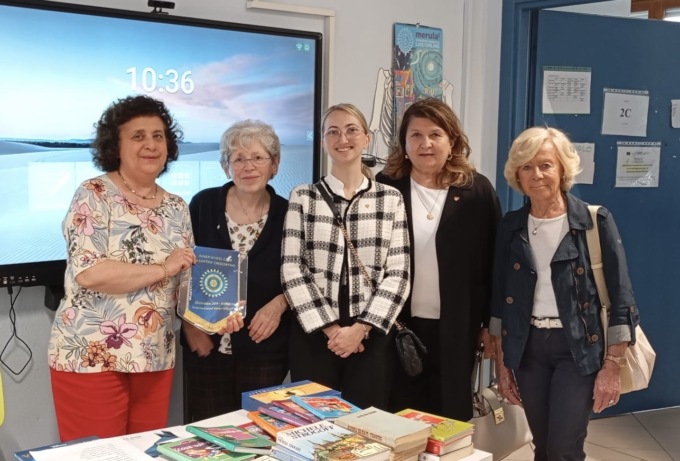 Service all’insegna della cultura con tanti libri per le scuole
