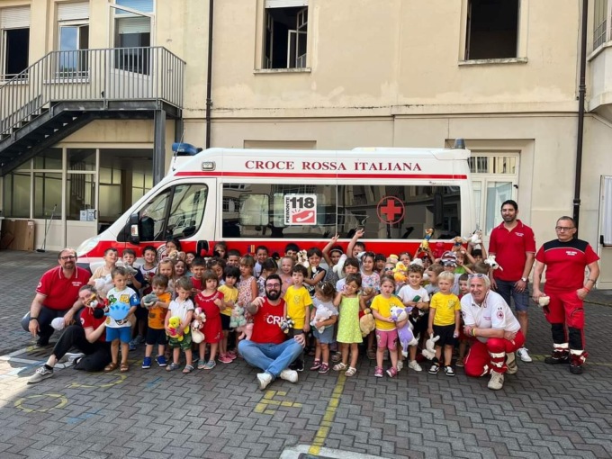Cri Vercelli in visita ai bambini del Sacro Cuore